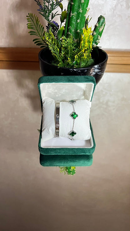 Ensemble Cartier, bracelet Van Cleef